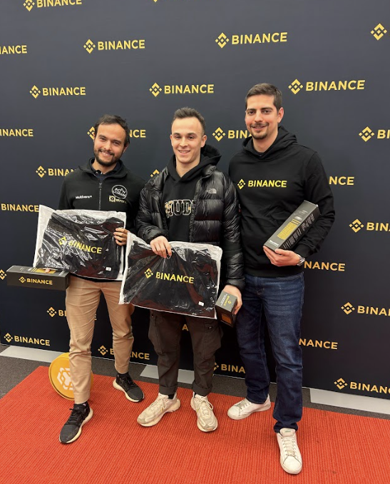 binance's tweet photo. The #Binance community gathered in Barcelona for a Web3-fueled evening!

Over 5k Binance Live streamers and 220 attendees got the opportunity to learn from industry experts on AI, trading, and much more.

Hasta la próxima quedada, España 🇪🇸 https://t.co/9PRHthIKuo