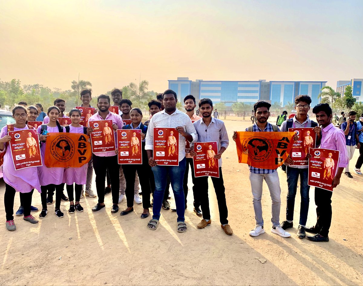 SrinadhIND's tweet photo. (ABVP) మైసమ్మగూడ నగర శాఖ ఆధ్వర్యంలో "మేడ్చల్ జిల్లా విద్యార్థుల సమ్మేళనం" పోస్టర్ ఆవిష్కరణ చేయటం జరిగింది.feb 9వ తేదీన మేడ్చల్ లోని శ్రీనివాస కళ్యాణ మండపంలో నిర్వహించబోతున్నారు. ఈ కార్యక్రమంలో కూకట్పల్లి విభాగ్ కన్వీనర్, ABVP తెలంగాణ రాష్ట్ర సంయుక్త కార్యదర్శి ఆత్మకూరు శ్రీనాథ్. https://t.co/vLKYwI3aim