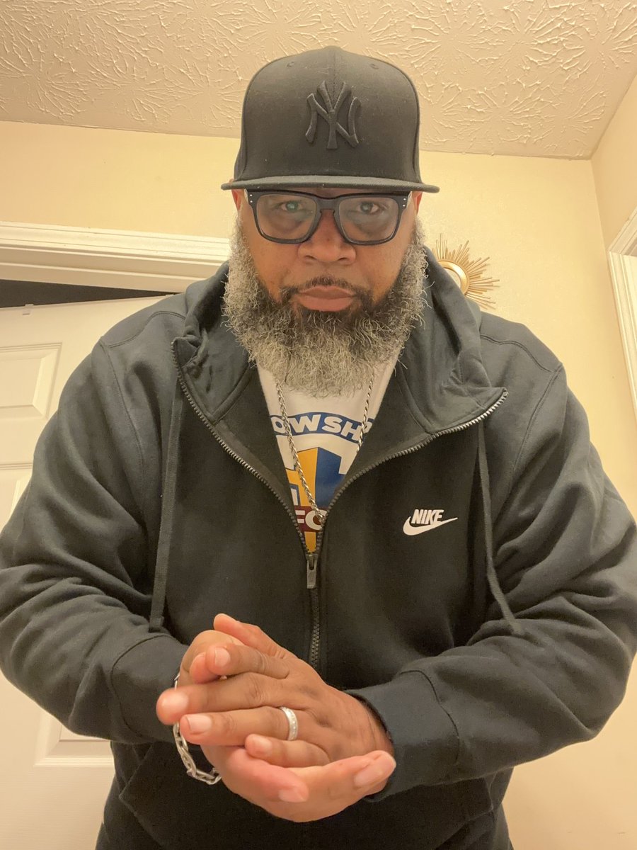 DaryleLSmith's tweet photo. Good Morning ☀️
Todays Drip💧
#Lebron20👟
#YankeeFit🧢
#FamilyGuy🧦 #FCA @uncle_rjs
@Tyreatt @ahmiryoung
@FrshPhade
@KidFromTheX @CallMeCoachVP @LiCkMyJs @TheDon8708 @LexxDaTurtle @mdeeeeee_ @MagMr44 @CoachWes03 @ALilBitOfEryn @IngloriousGUIDO
@kp0pkicks https://t.co/QOJnjhRnzi