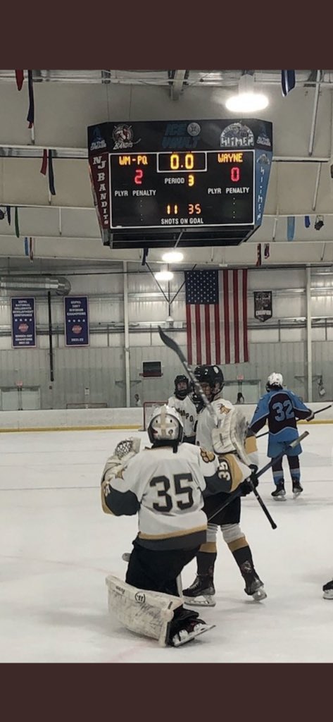 VarsityClubWM's tweet photo. 🚨AOTW 1/23-1/28🚨 Hockey goalie Nick Lombardo was a vacuum in net saving an insane 55 shots in 2 games! Fencer Emily Coppola led the Foils to a 2nd place finish in the counties followed up by an individual 3rd! #BeHereBeHerd @WMAthleticDept @wmhometownpride https://t.co/bJ7tNFSgQh