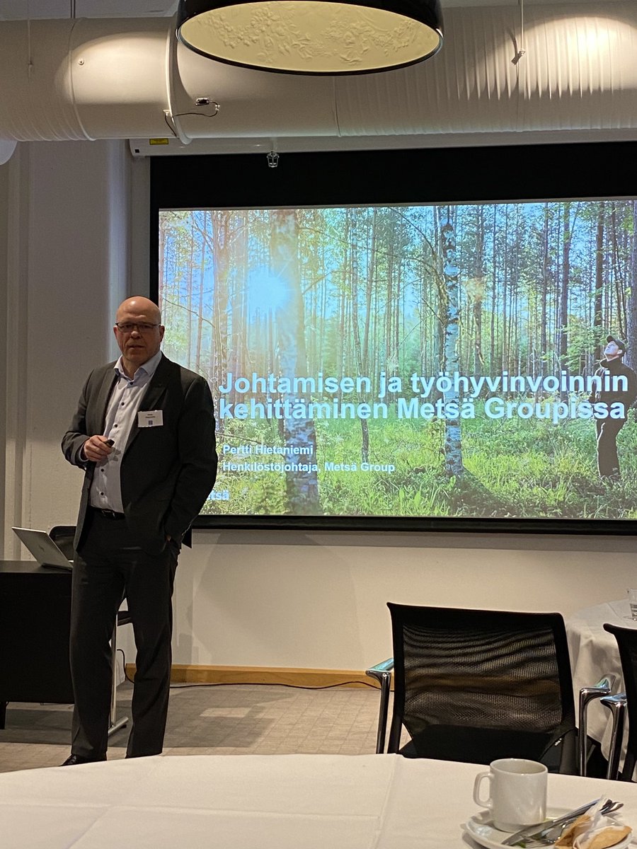 Pertti Hietaniemi #metsägroup puhumassa #Evolv ja #Henry järjestämässä seminaarissa #hyvinvointi ja #johtaminen