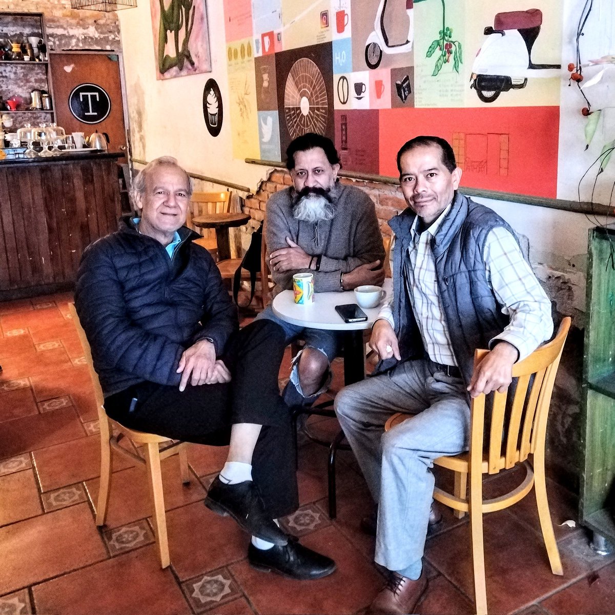 latazzadememo's tweet photo. Café amigos y Chenchis Kahn...
#YaHayCafé #desayunostazza #antojosTazza #slplife #slp #ColonialModernaSLP #CP78233 https://t.co/bEA4d5jBHD