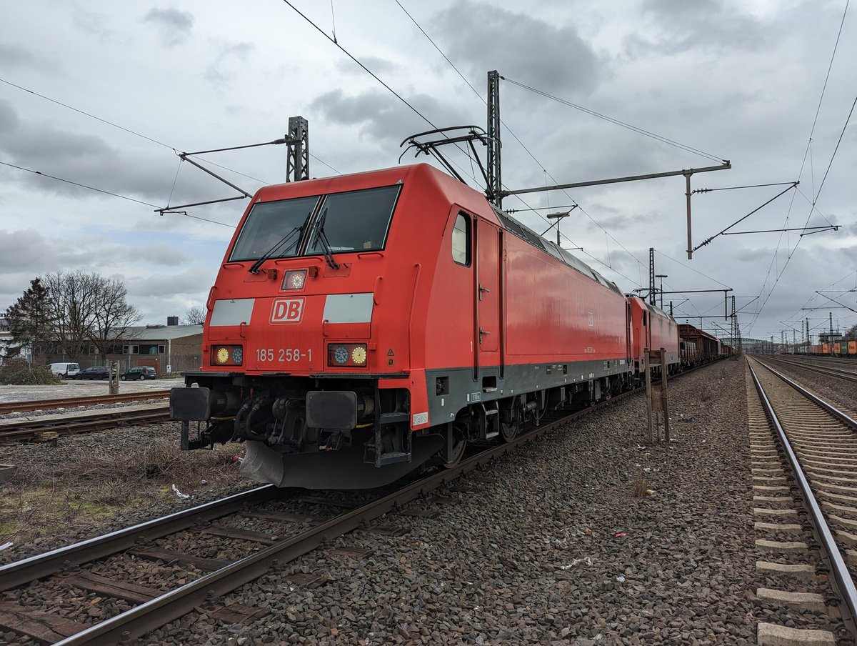 Emberh4wk's tweet photo. Nach 6h ist auch wenige Kilometer vorm Ziel Tätigkeitsunterbrechung angesagt ☝️
Passiert halt wenn mit +40~60min unterwegs ist.
P.s. @SJorczik das Pikachu ist super. o/ https://t.co/vo16W5c3Ys