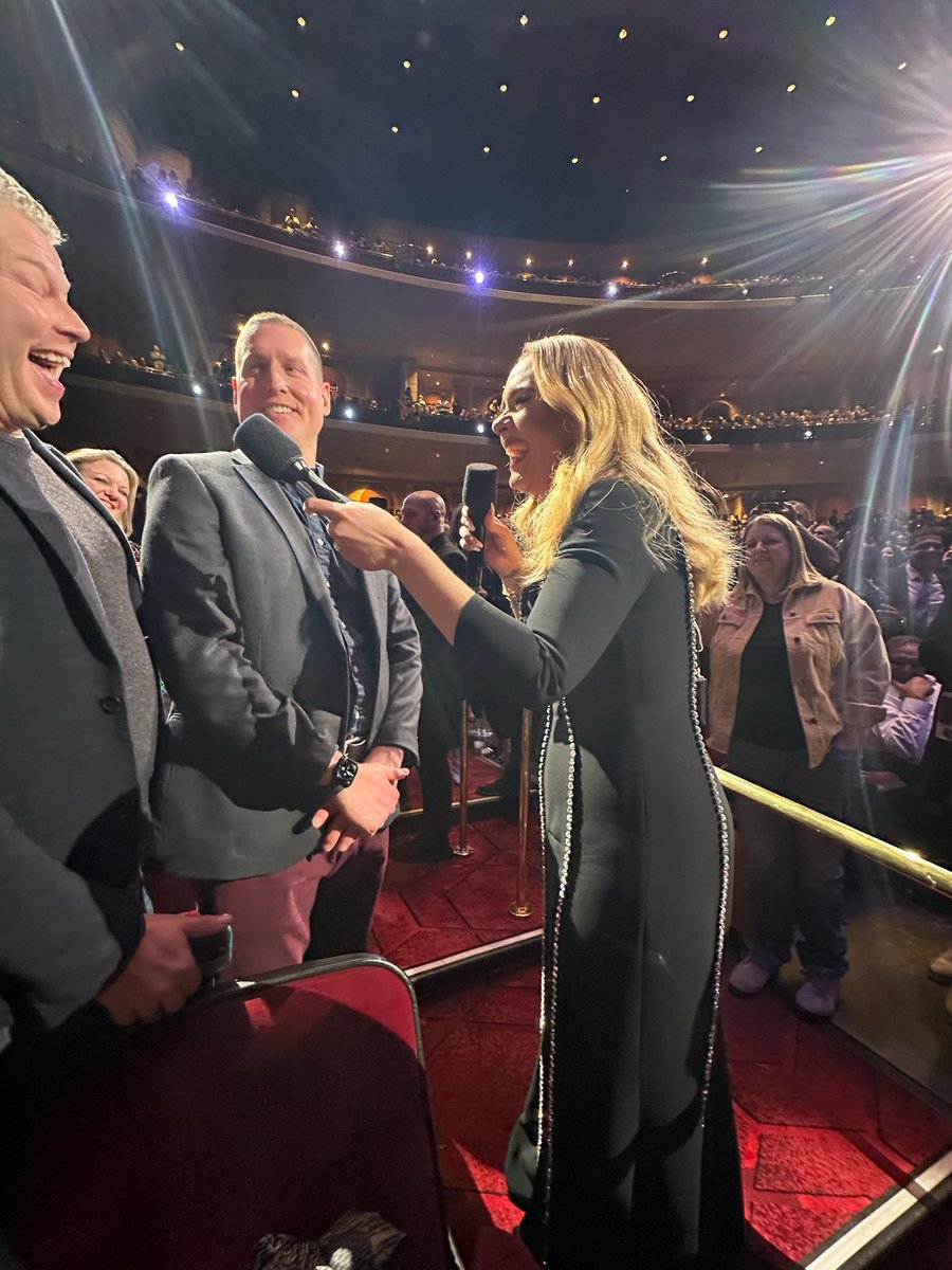 THELASTGOOD1's tweet photo. @joeyMjahed Lol such a fun night!! #adele #WeekendsWithAdele https://t.co/1ck1qvHHvS