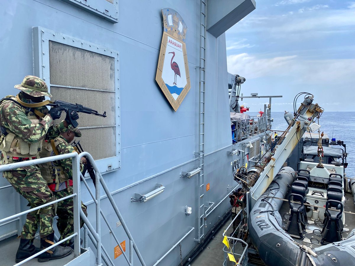marmilbr's tweet photo. #SempreProntos | O Navio-Patrulha Oceânico "Araguari" segue representando a #Marinha no exercício multinacional #ObangameExpress, que termina amanhã (2), nas águas jurisdicionais de Angola, da República do Congo e da República Democrática do Congo, na costa ocidental da África. https://t.co/PTC1x7lYCT