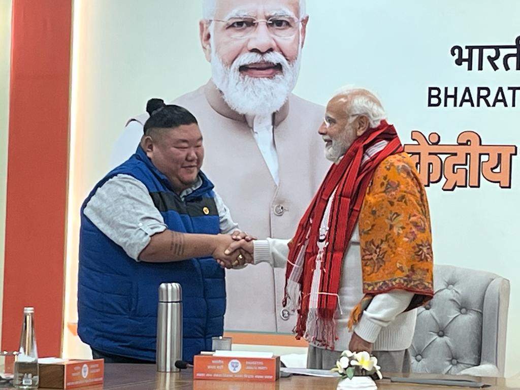 NalinSKohli's tweet photo. BJP National President @JPNadda ji received Hon PM @narendramodi ji  @BJP4India office for the Central Election Committee Meeting today.  @BJP4Nagaland President @AlongImna presented a Naga Sash to Hon PM. @blsanthosh @himantabiswa @YanthungoPatton https://t.co/mHtEBXhE8p