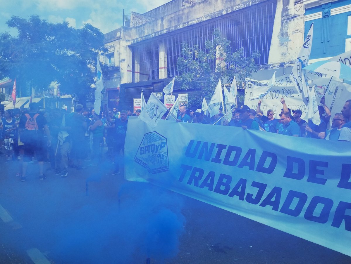 #Ahora frente al Ministerio de Trabajo de Córdoba. Exigimos la inmediata reincorporación de los 25 trabajadores de Atanor Río III despedidos sin causa el 12 de enero. Denunciamos la escalada flexibilizadora de la patronal. 
Unidad de trabajadores ocupados y desocupados!
