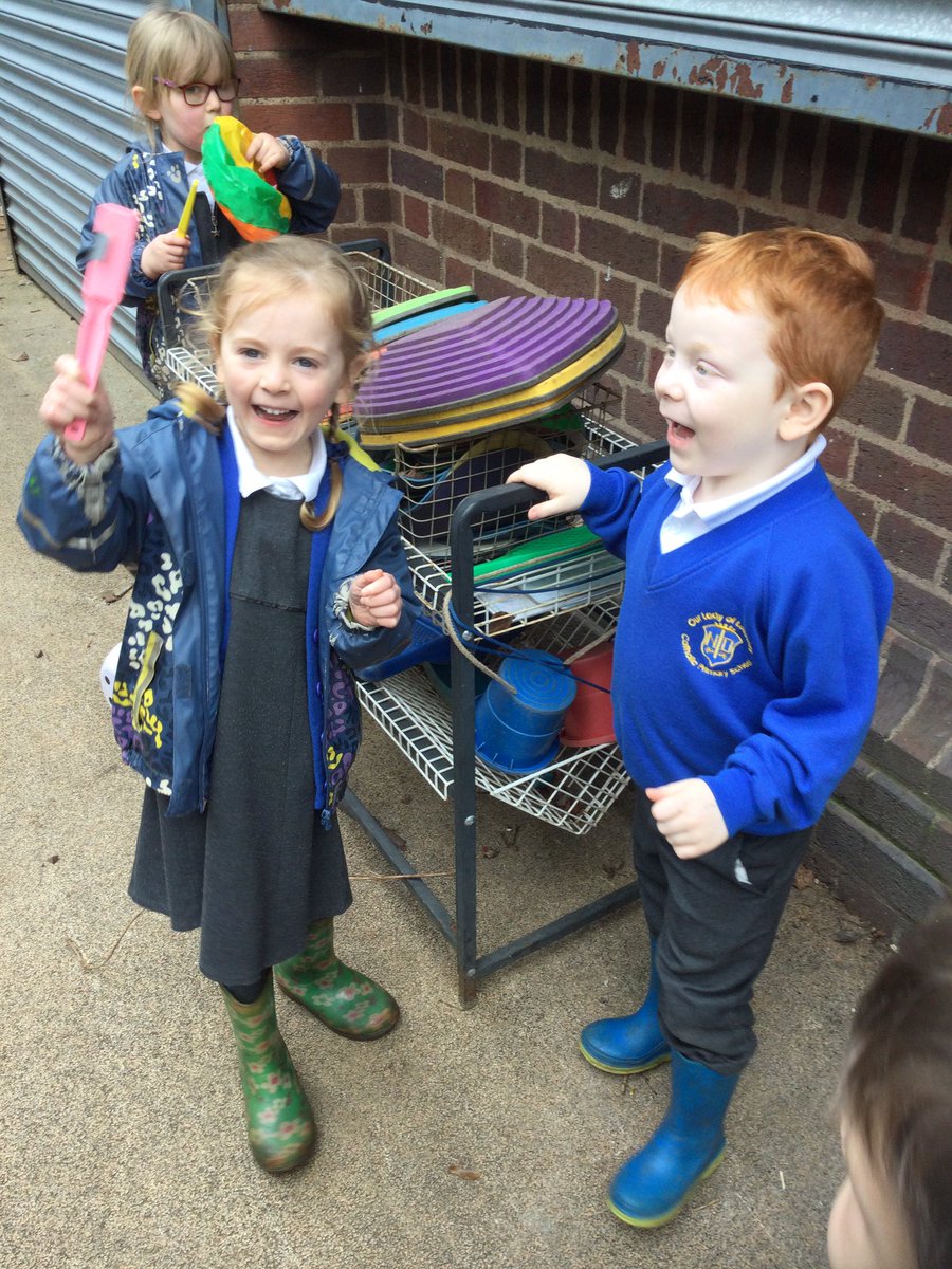 ourladyoflourd1's tweet image. Reception are investigating magnetism. Can you find magnetic objects? How can you tell if something is magnetic? What do you notice about magnetic objects? #EYFSScience #OLOLScience #UnderstandingTheWorld