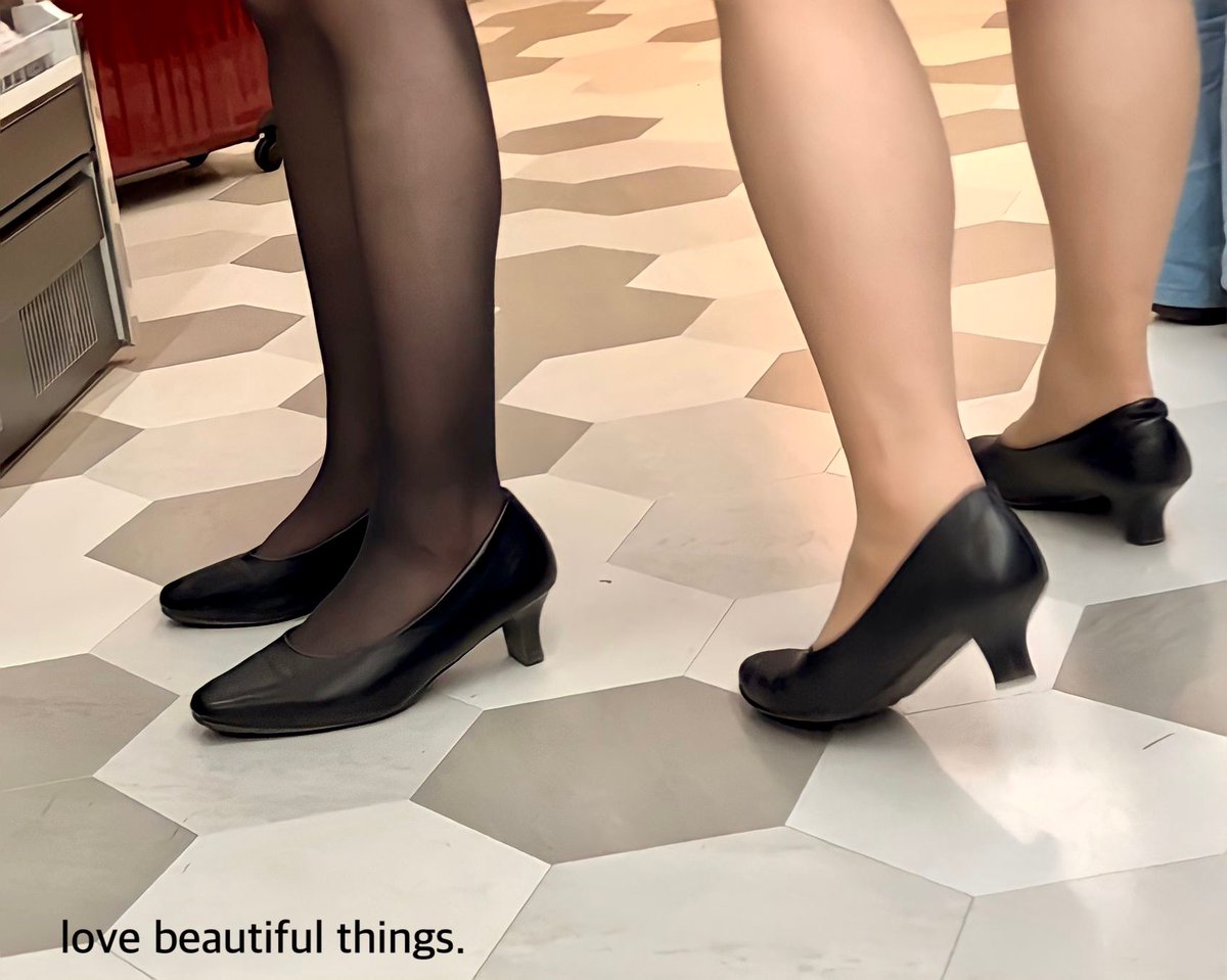 love_b_things's tweet photo. love beautiful things.

#パンプス
#黒スト
#ベージュスト https://t.co/qrUXlLB9z8