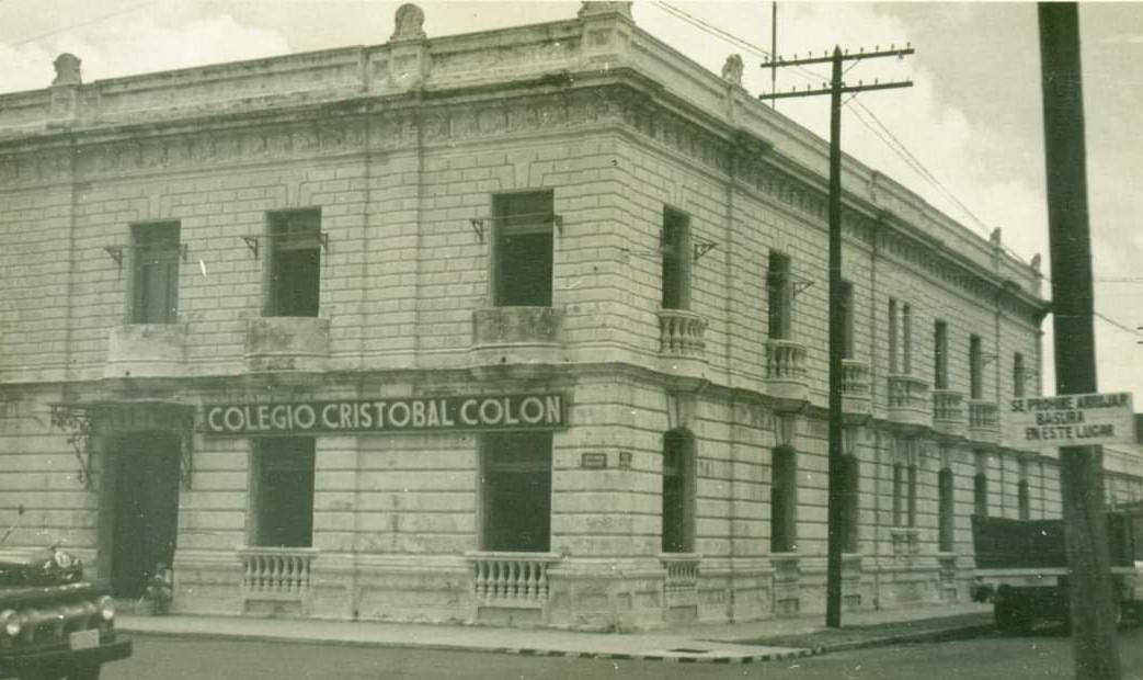 ucristobalcolon's tweet photo. Este 1 de febrero se cumplen 79 años de que fuera fundado el Colegio Cristóbal Colón, como escuela católica para varones, que para 1962 empezó a ser dirigida, como hasta hoy, por padres escolapios y precediera a la UCC. https://t.co/e3c3S2Epul