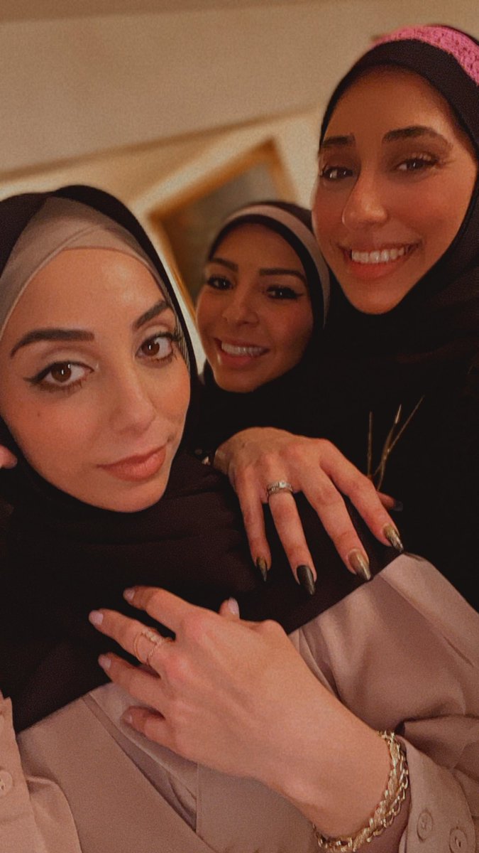 ThusariTM's tweet photo. It’s World Hijab Day!! Celebrate all the beautiful Queens crowned in #Hijab today! 

#Thusari #ThusariCollection https://t.co/Dtrro3di08