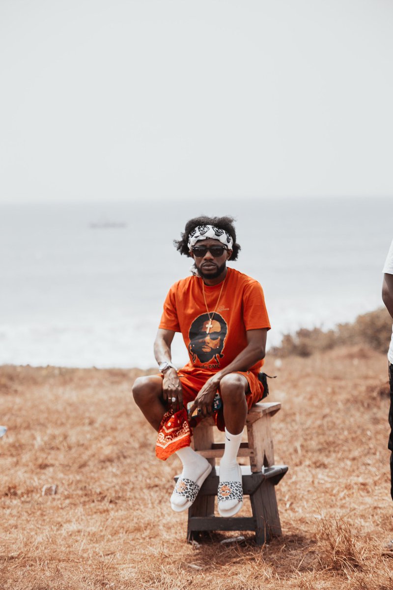 KwakuDMC's tweet photo. Magye TrAp Chair Atinaso Mesore aa Gye Ahomakye 🔞

📸 by: @oseiamoah_d 

#KingKong 🦍#Asakaa 🇬🇭 https://t.co/4aOvZbf98N