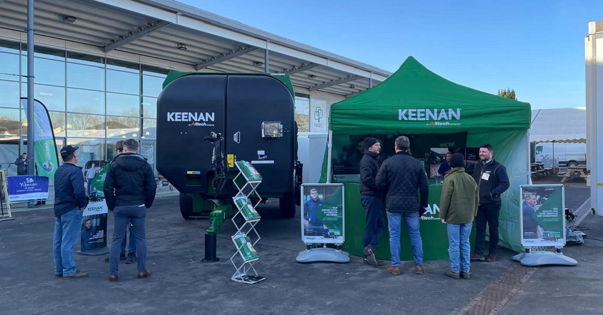 KEENANsystem's tweet photo. You can't miss us @Dairy_TechUK entrance gates!๐Come and give the latest MechFiber+ design a once-over if you haven't already. Find out how the farmers who bought this machine are getting on. For all things #FeedTech visit the @AlltechUK InTouch stand - B146 in hall 2! https://t.co/wdlSyf1AoD