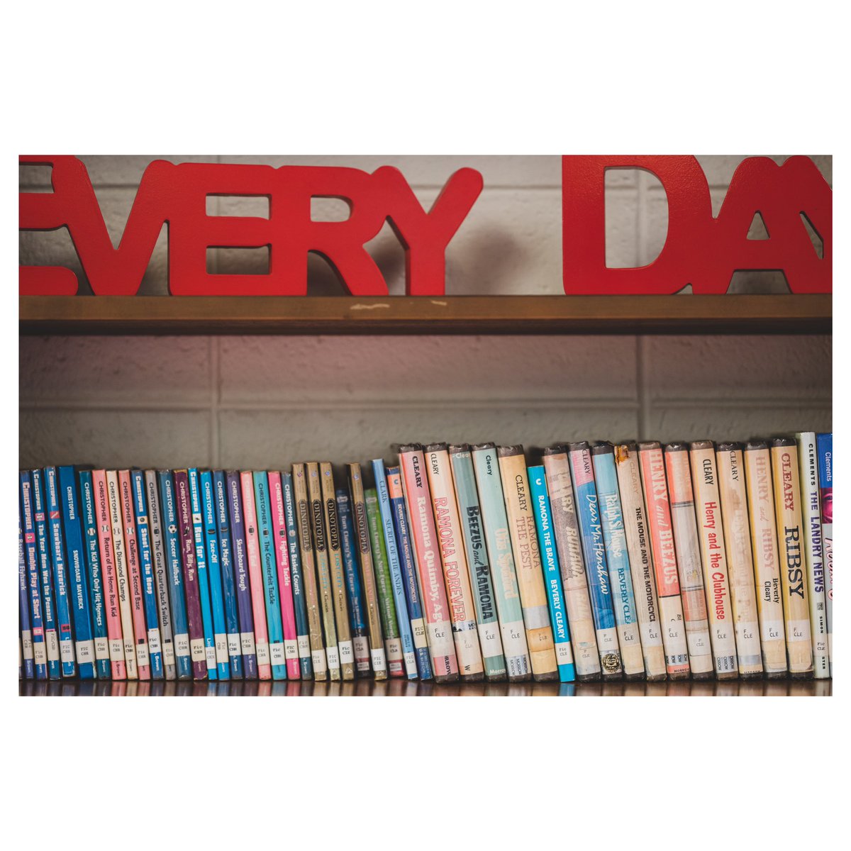 Read Every Day.
Every Day.
.
#sargentography 
#bryansargentphotography #nationalstorytellingweek #nationallibraryloversmonth #worldreadaloudday #mattchristopher #beverlycleary #childrensbooks #vintagechildrensbooks #schoollibrary #readeveryday