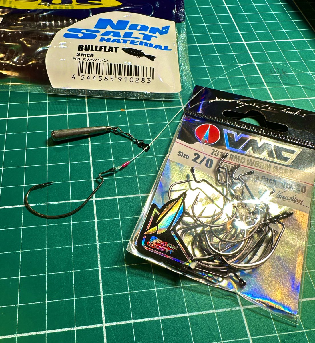 so1sueya's tweet photo. 中層攻略でフリーリグ練習中🐟
ワイドギャップで硬めのフックより柔軟性があってゼロギャップの軽いフック最近のお気に入り。
#ラパラジャパン
#VMCHOOK
#VMCWORMHOOK7310 https://t.co/zFo0TZc5ai