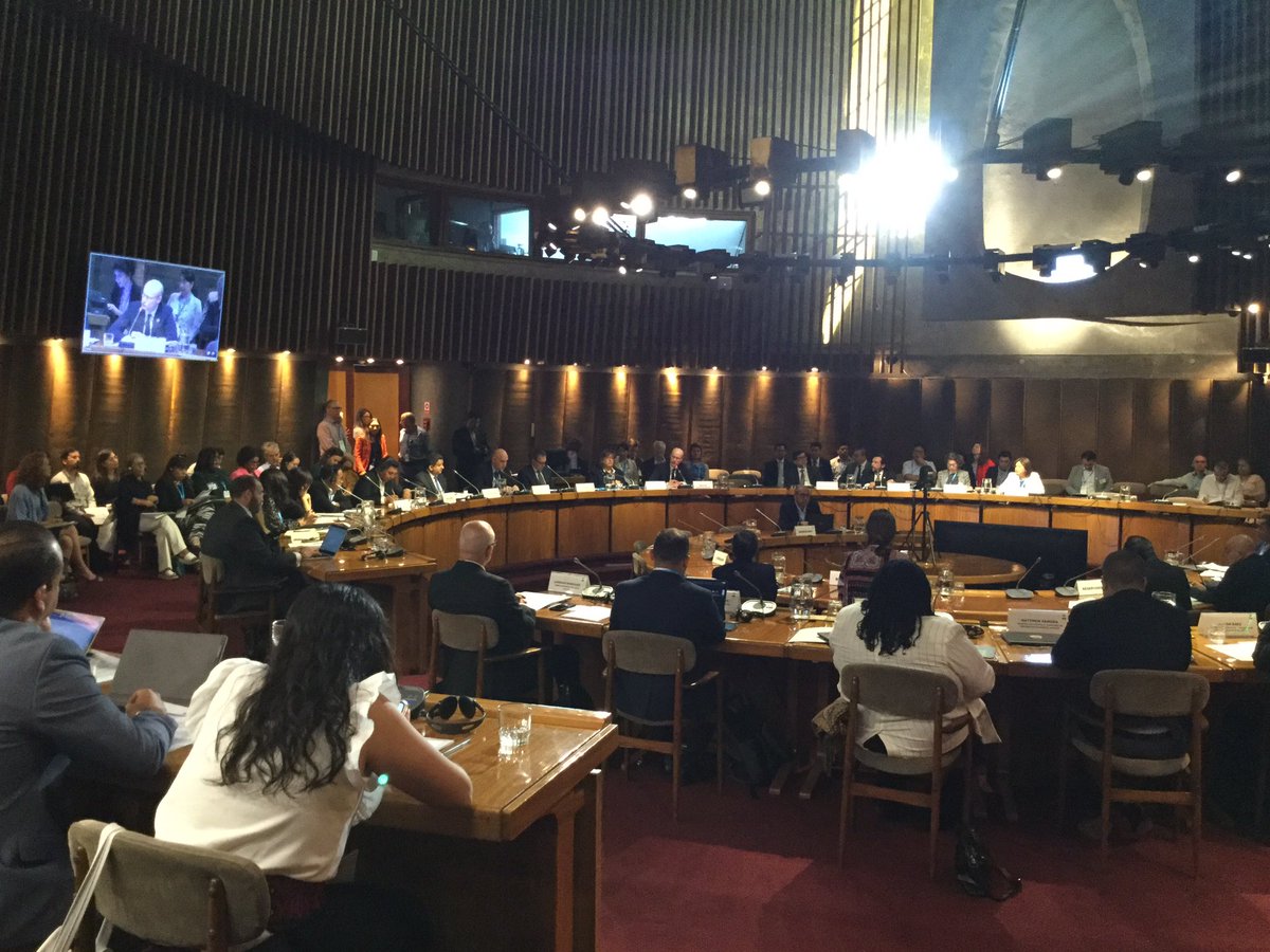Da inicio la reunión regional #dialogosporelagua en la <a href="/cepal_onu/">CEPAL</a> , América Latina llevará propuestas para la agenda de acción por el agua. ¿Debemos aceptar que sólo sean acuerdos voluntarios? Plantea <a href="/henkovink/">Henk Ovink</a> enviado especial por el agua del gobierno de Holanda.