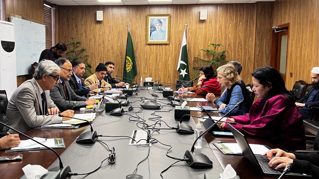 andersen_inger's tweet photo. Pleased to meet Minister Ahsan Iqbal @betterpakistan in #Islamabad. We discussed post-flood recovery,  reconstruction and rehabilitation in #Pakistan and critical need to plan for a #climate resilient future. @UNEP committed to supporting this effort. https://t.co/PUnB58Mx5v