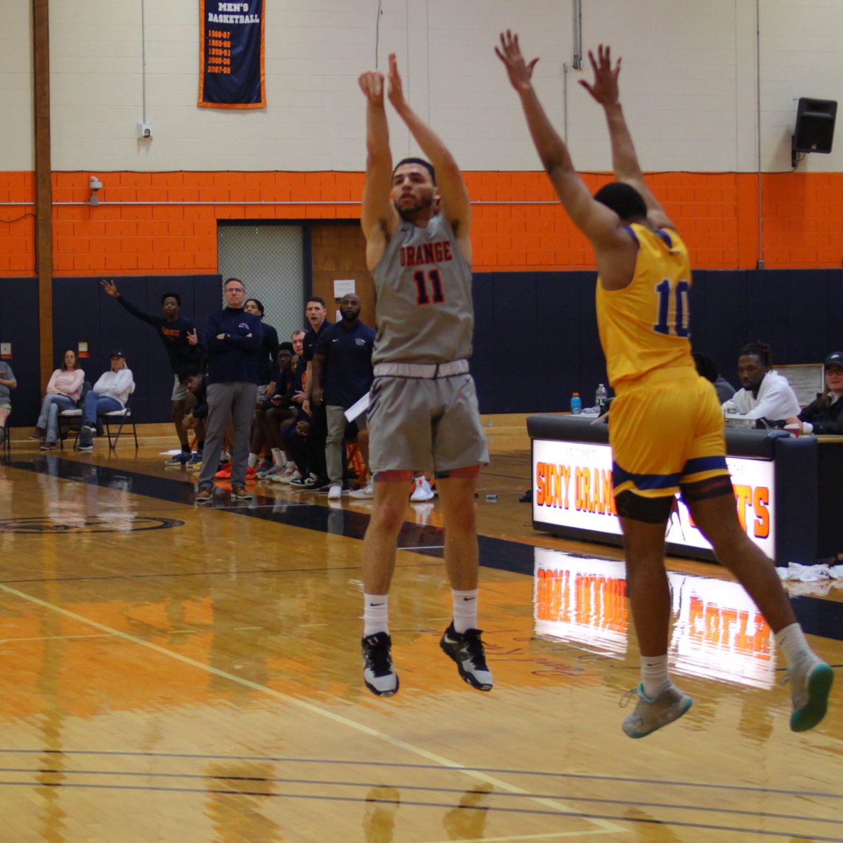 SUNYOrangeMBB's tweet photo. #5 Colts take down Division II conference opponent Westchester CC 102-64.

Soph. @kevinstein111 34p
Soph. @Romeo_Aquino10 20p 9r
Soph. Tim Linton 10p 7r
Fr. @GeorgePatsalos 9p 9r
Fr. Jared Smalls 9p 12a

Orange improves to 19-0 and 5-0 Mid Hudson Conf https://t.co/YmCDMwtWjE