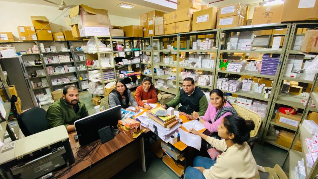 #फार्मासिस्ट_मांगे_प्रमोशन_भत्ते
#MNDY_PHARMACIST_GP4200
<a href="/ashokgehlot51/">Ashok Gehlot</a> 
<a href="/plmeenaINC/">Parsadi Lal Meena</a> 
<a href="/_lokeshsharma/">Lokesh Sharma</a> 
<a href="/CMHelpdesk/">Rajasthan CM Helpdesk</a> 
<a href="/RajCMO/">CMO Rajasthan</a> बजट में रखते हो सबका सबका ध्यान तो फार्मासिस्ट की उपेक्षा क्यों?