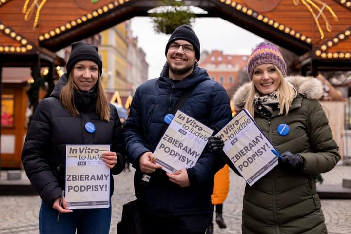 💙 Refundowane in vitro to europejski standard, który Polska też musi wprowadzić! 📃 Wspólnie z @Nowoczesna cały czas zbieramy podpisy pod ustawą przywracającą finansowanie in vitro z budżetu państwa. 🖋️ In vitro to ludzie!