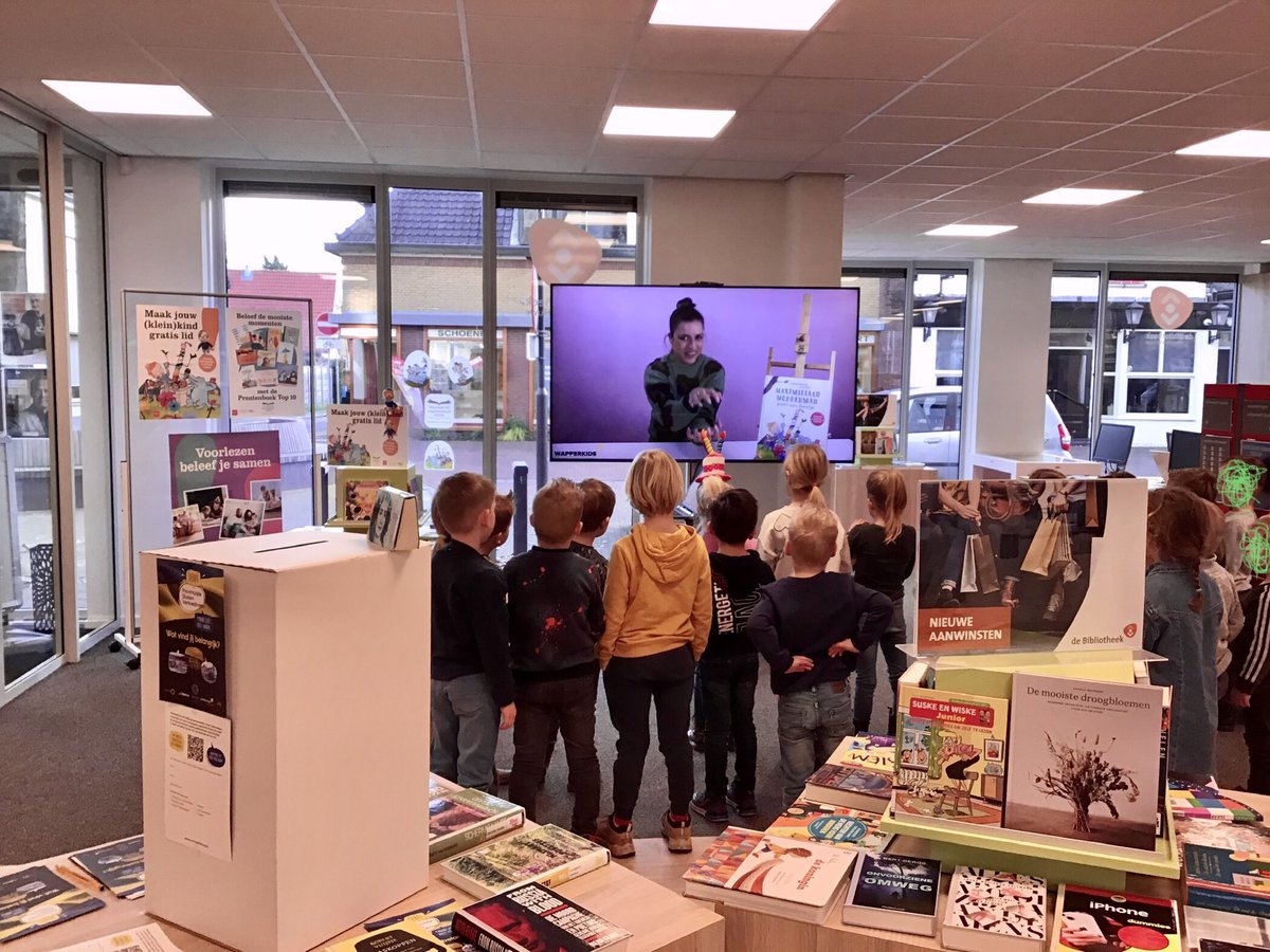 natasza1235's tweet photo. Wat een leuke ochtend in de bieb #Vaassen! #CBS de Violier gr.1 en 2 hebben genoten van het verhaal Maximiliaan Modderman. Ze hebben meegezongen, een spelletje gedaan en mooie boeken uitgekozen! ⁦@BiebNoordVeluwe⁩ https://t.co/1AK5YQHKPE
