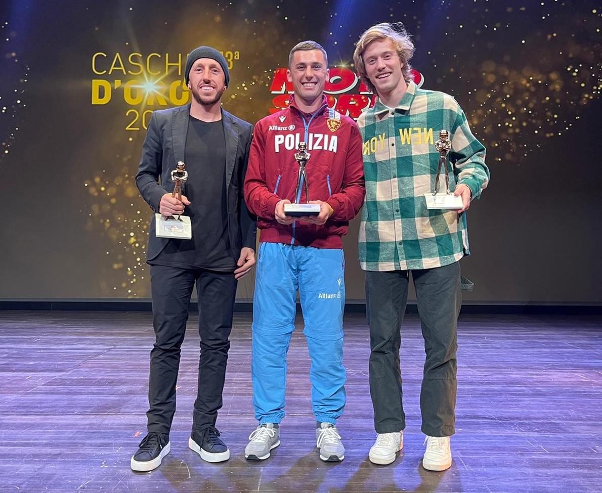 mxgp's tweet photo. ✨MOTOSPRINT’S CASCHI D’ORO IN RIMINI 🇮🇹
Team Italy of Antonio Cairoli,  Alessandro Lupino and Mattia Guadagnini receive the Caschi d'oro for the 2021 MXoN victory in Mantova 🏆✨

Read more about it HERE ⬇️ https://t.co/pLtBCMQsZ4

#mxgp #motocross #MXoN https://t.co/IX0JuGFezg