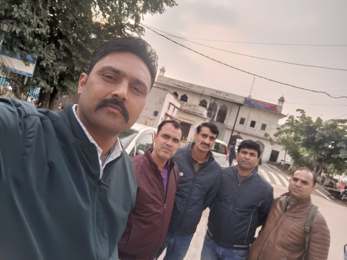 मुख्यमंत्रीजी हमारी मांगे पुरी करो