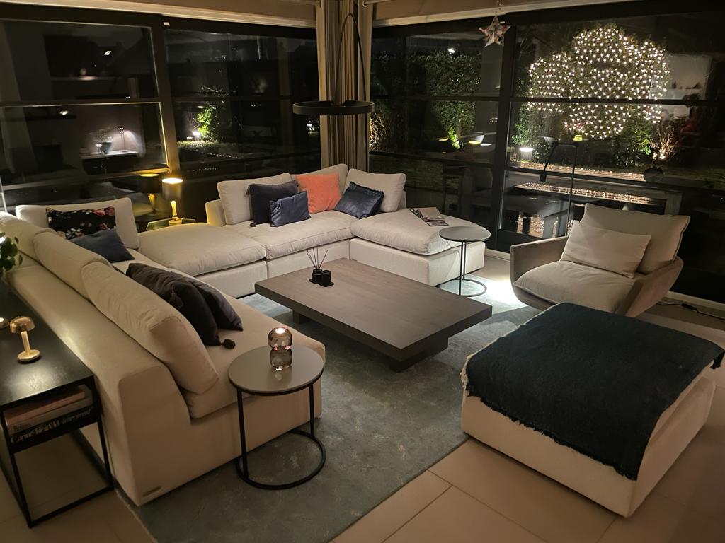 The example of how to do it!

Sustainability goes hand in hand with luxury. Without any concessions, without loss of quality.

Van de Sant lounge furniture made from recovered waste streams.

#sustainability #design #circulareconomy #interiordesign