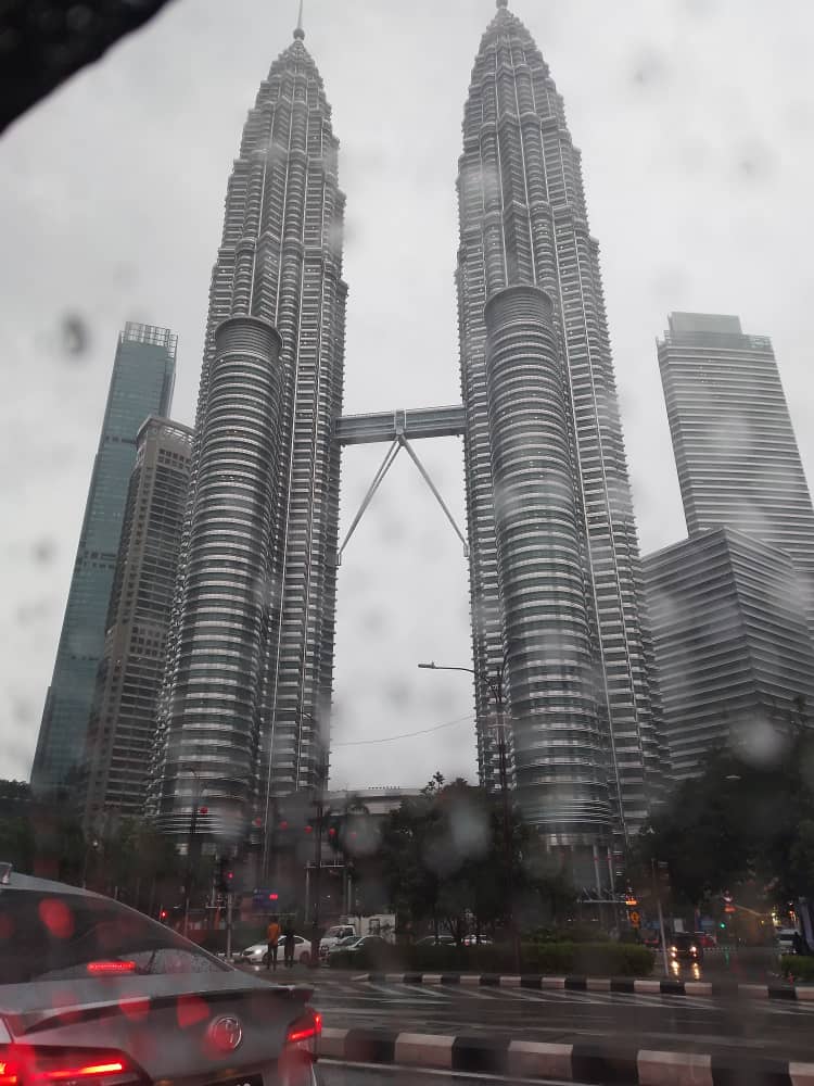 bevng1971's tweet image. #petronastwintowers up close. #kl #klcity #skyscraper