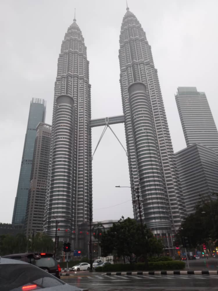 bevng1971's tweet image. #petronastwintowers up close. #kl #klcity #skyscraper