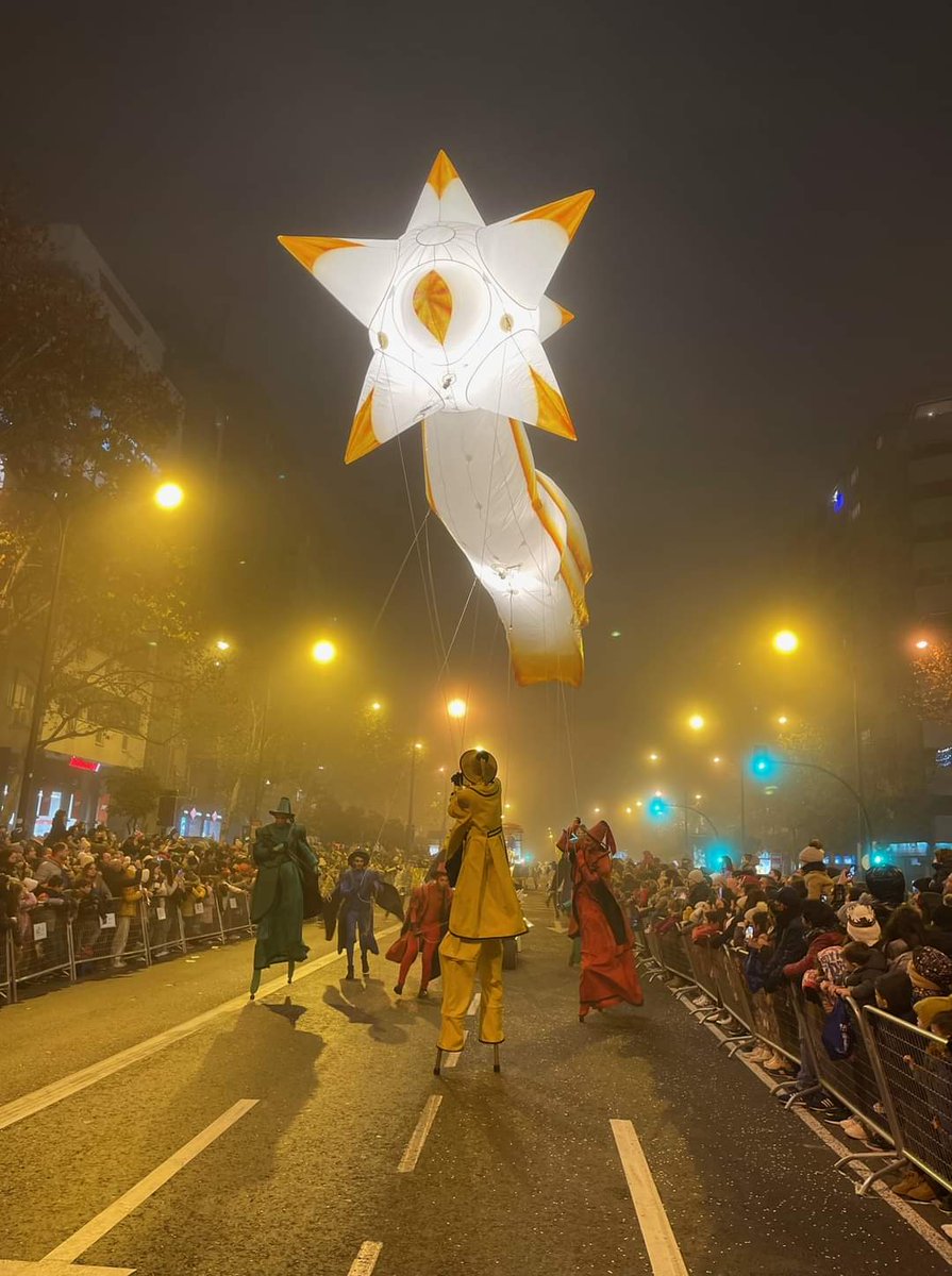 Actuación en la Cabalgata de Reyes de Zaragoza, con el espectáculo ESTRELLA ANUNCIADORA.