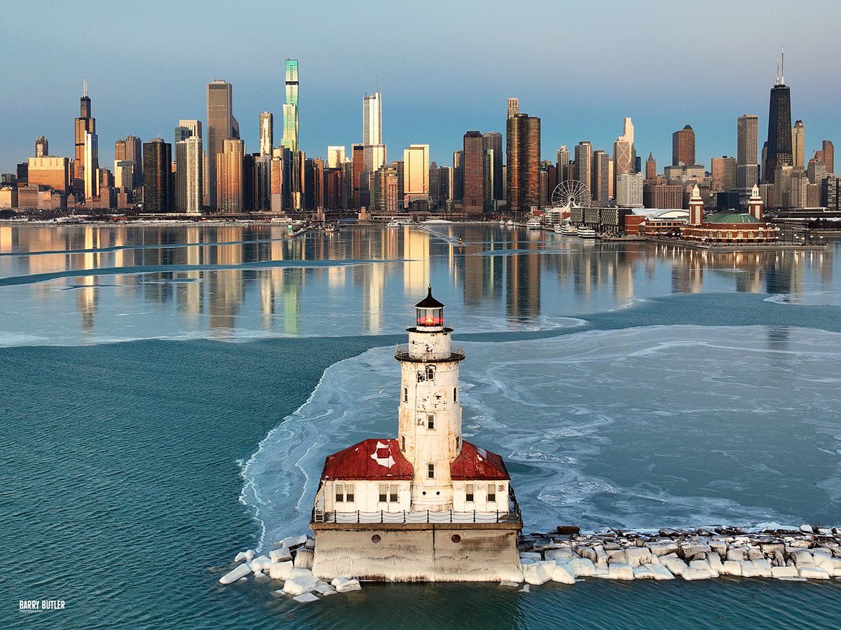 barrybutler9's tweet photo. Welcome to February!   This morning in Chicago Harbor.  #weather #chicago #chiberia #news #ilwx #winter https://t.co/unymu6ZALU