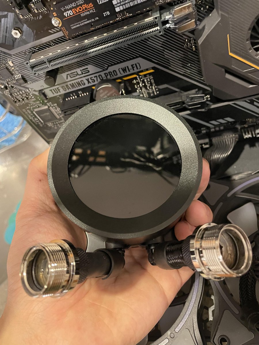 NZXT's tweet photo. 🤔

https://t.co/ATUpv0SrbT https://t.co/SC2HX92Nel