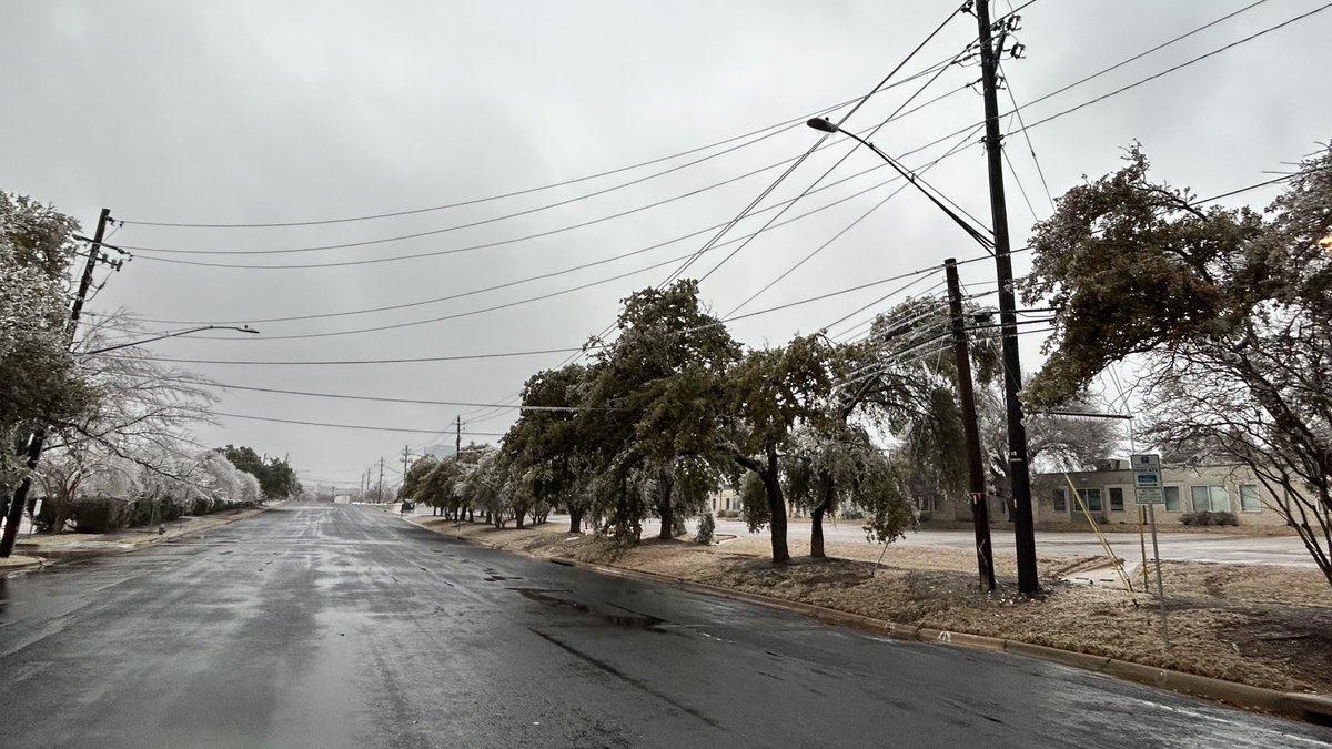 AustinBurkeswx's tweet photo. Many scenes like this across the Austin Metro. Trees pulling down lines. #txwx https://t.co/jluaUiitsG