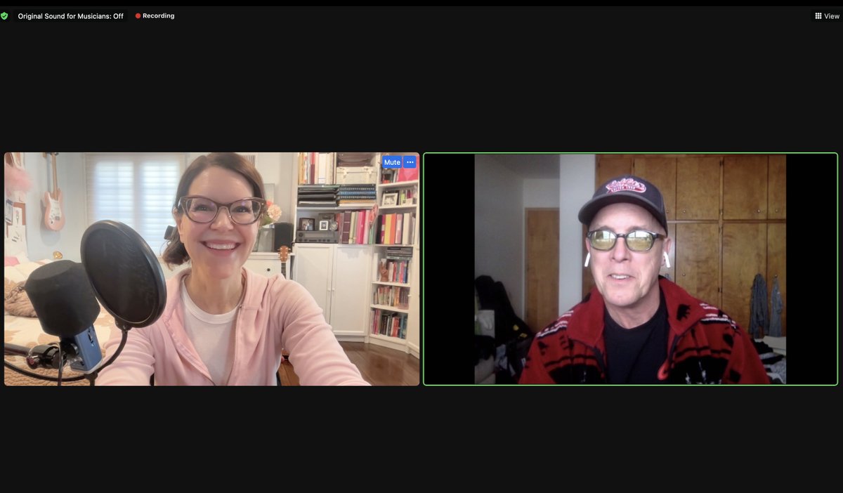 Talking to @lisaloeb on her radio show, “Stay with Lisa Loeb,” you can tune in this week to the “Where They Are Now” segment to find I'm HERE! Listen at 12pm, 4pm, and 8pm ET Friday 2/2 and next Monday on @sxm90son9 or the full length interview any time on the @siriusxm app!