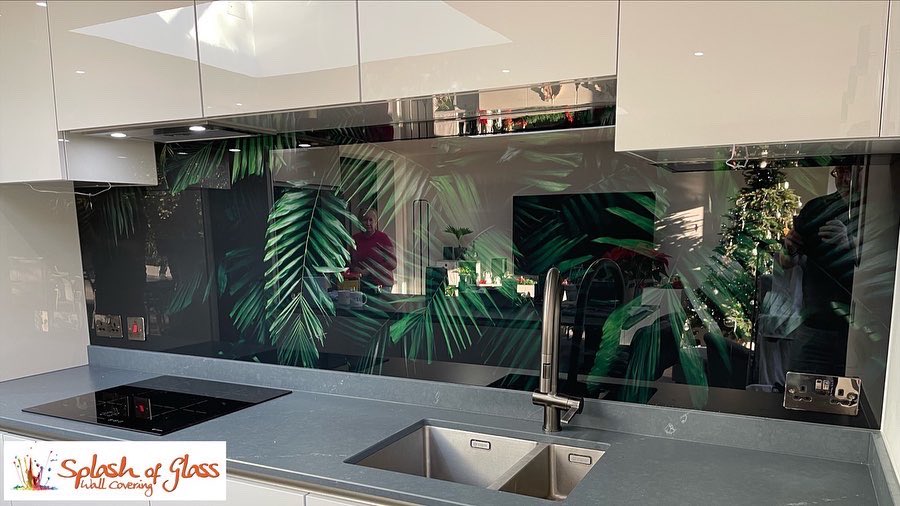 officialASOG's tweet image. Add your very own printed image to your home to give it that personal ‘WOW’ factor! 🤩 Bringing in character and personality to your space giving it that flawless finish that you’ll love for years. 😍

 #asplashofglass #splashbacks #wallcladdingideas #kitchendesign #kitchen