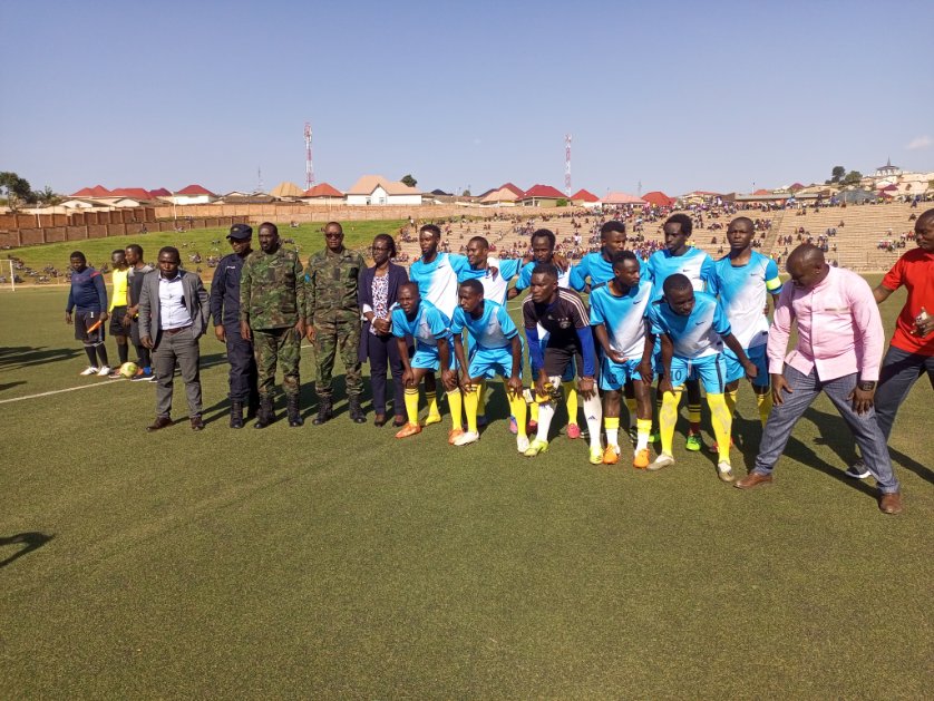 SectorMuhanga's tweet photo. Kuri Stade ya Muhanga hari kuba umupira w' amaguru wa nyuma (Final) uri guhuza ikipe y' abagabo y' Umurenge wa Muhanga n' iy' Umurenge wa Kabacuzi ( mu cyatsi kibisi). https://t.co/T1N5Ah4247
