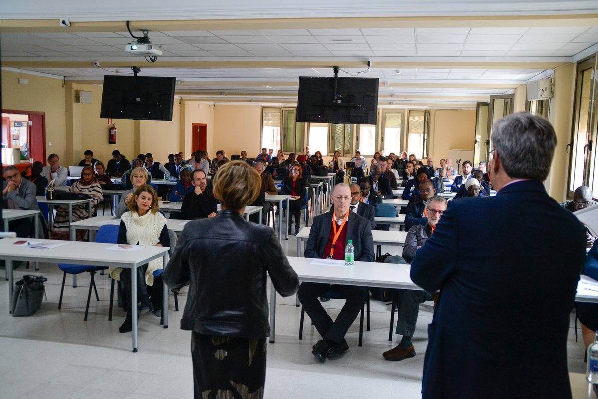 La consejera de @EcoGobCan, <a href="/Elenamanez/">Elena Máñez /❤️</a>, y los directores de <a href="/agenciaiisi/">ACIISI</a>, <a href="/caconavarro/">Carlos Navarro</a>, y DGAEA, <a href="/NasaraCA/">Nassara cabrera abu</a>,  participaron en la presentación del nuevo Hospital Virtual impulsado por la <a href="/ULPGC/">ULPGC</a>, el #SCS y el <a href="/ITCCANARIAS/">Instituto Tecnológico de Canarias (ITC). Gobcan</a>, para la colaboración formativa de Europa, África y América.