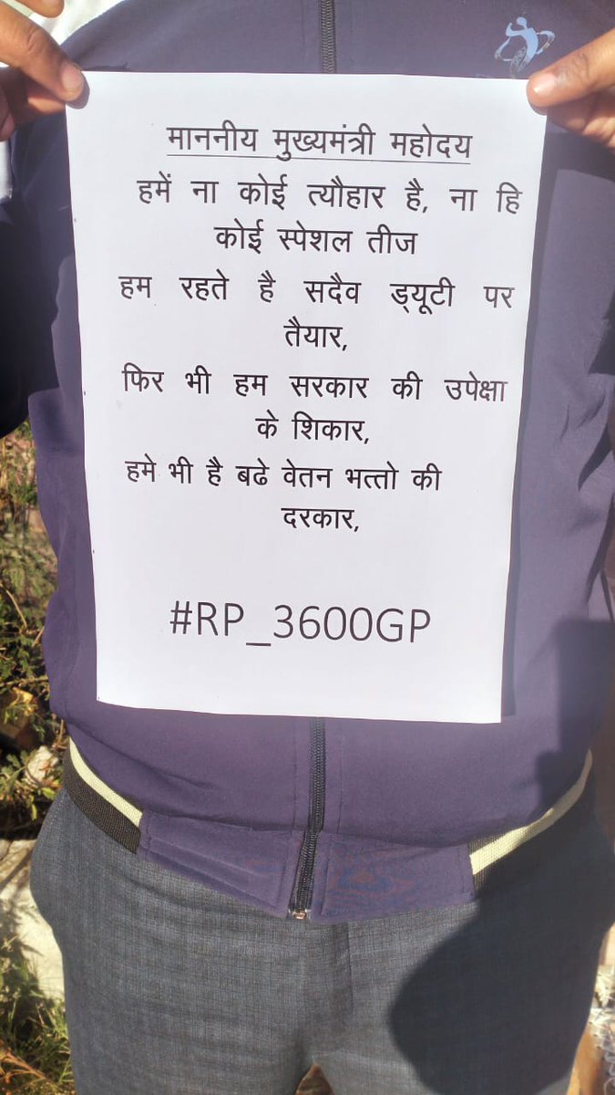 Yogendra____'s tweet photo. मुश्किलों से भाग जाना आसान होता है
हर पहलू जिंदगी का इम्तिहान होता है
डरने वालों को मिलता नहीं कुछ जिंदगी में
लड़ने वालों के कदमों में जहान होता है। 
#RP_3600GP https://t.co/pHetevbdL5