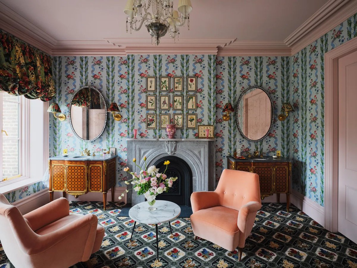 ArchDigest's tweet image. It's a mad, mad, mad, mad world at the Brooklyn town house of Lily Allen and @DavidKHarbour.

Take a tour of the power couple's "weird and wonderful" family oasis in our March cover story here 👉 archdg.co/QD45oiB