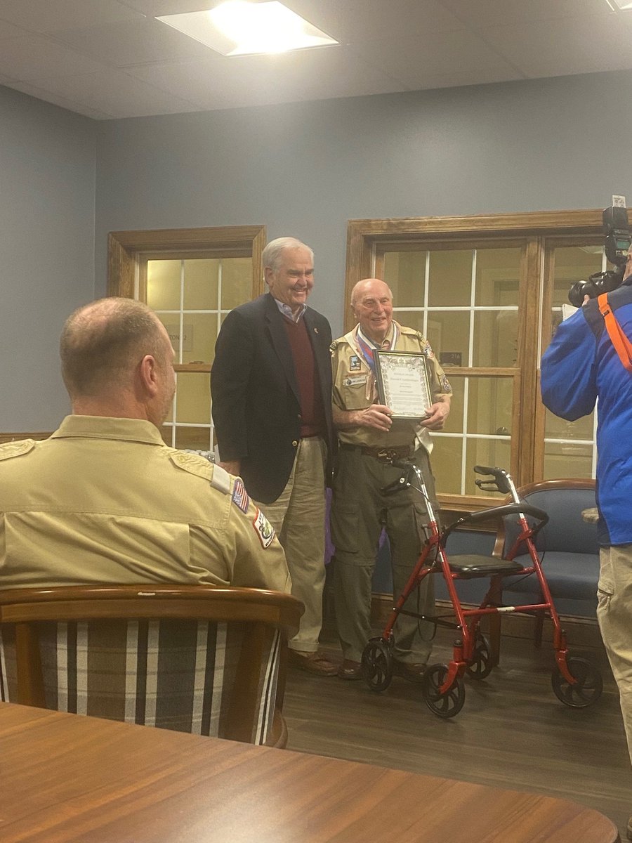 minsitrailsbsa's tweet image. Recently Scouter Sonny Laudenslager received his 80 Year Veteran Award. 
Photo #1 show&apos;s Bruce Denlinger presenting the award to Sonny Laudenslager
Photo #2 is Sonny’s family (4 generations):  Sonny, grandson Joshua, great-grandson Grayson, and son Stephen. #boyscoutsofamerica