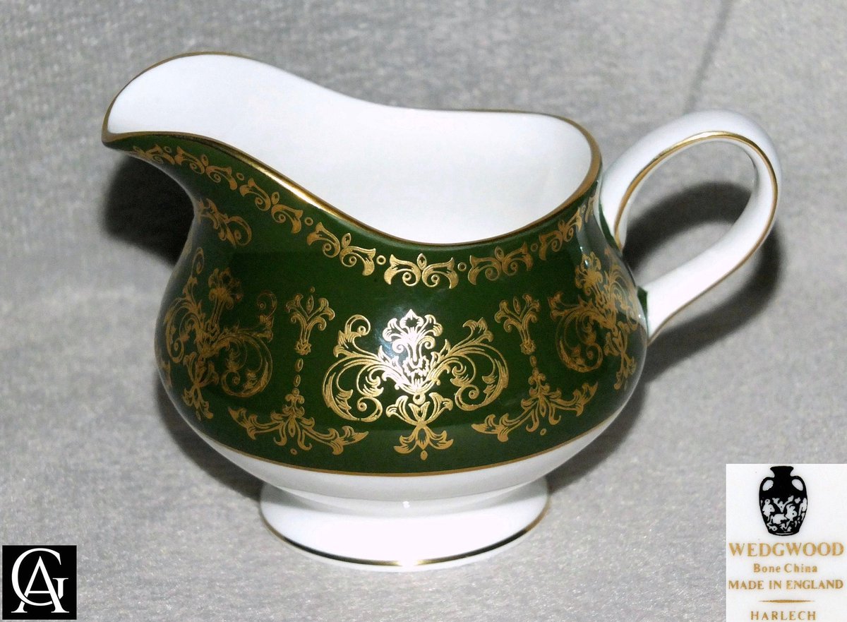 New to my #etsyshop a #Vintage #Wedgwood #Harlech Green #Porcelain #Creamer with Gold Scrolls and Trim milk #jug c.1970s

#etsy #vintagewedgwood #vintagecreamer #vintagetableware #vintagekitchenalia #Vintagekitchenware  etsy.me/3jnoB4E
