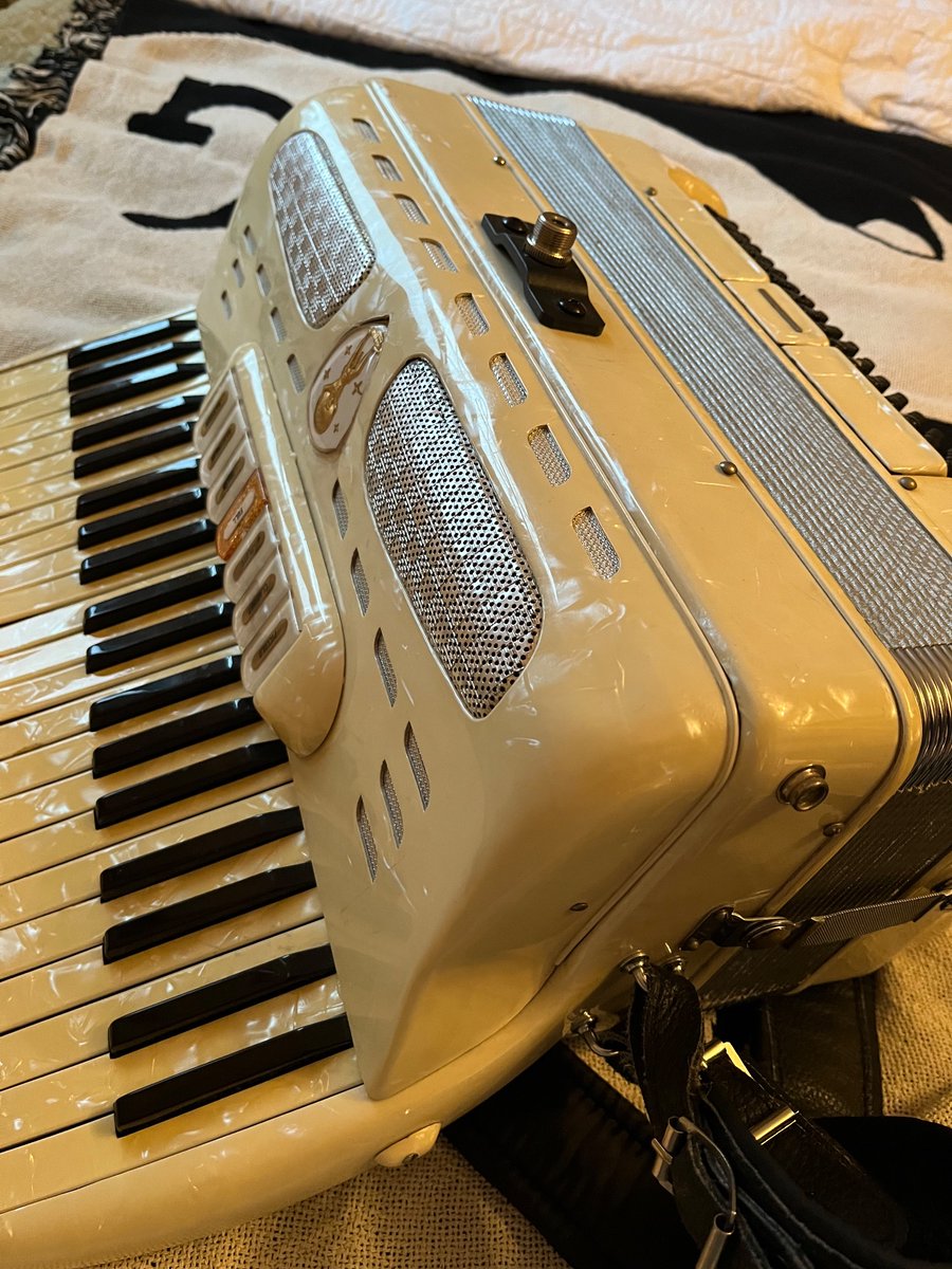 jerbrecht's tweet photo. Looks like barring any last-minute surprises, Dollr Hollr will return to Bernie’s Hillside Lounge open mic tonight to do some new tunes https://t.co/hmfom98bir