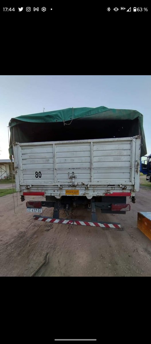 Hola por favor ayúdenme a difundir para que llegue a los medios de comunicación y podamos encontrarlo. 

Ayer a las seis de la mañana en el peaje de Ezeiza le robaron este camión a mí tío. 
Es su herramienta de trabajo. Nadie sabe nada.