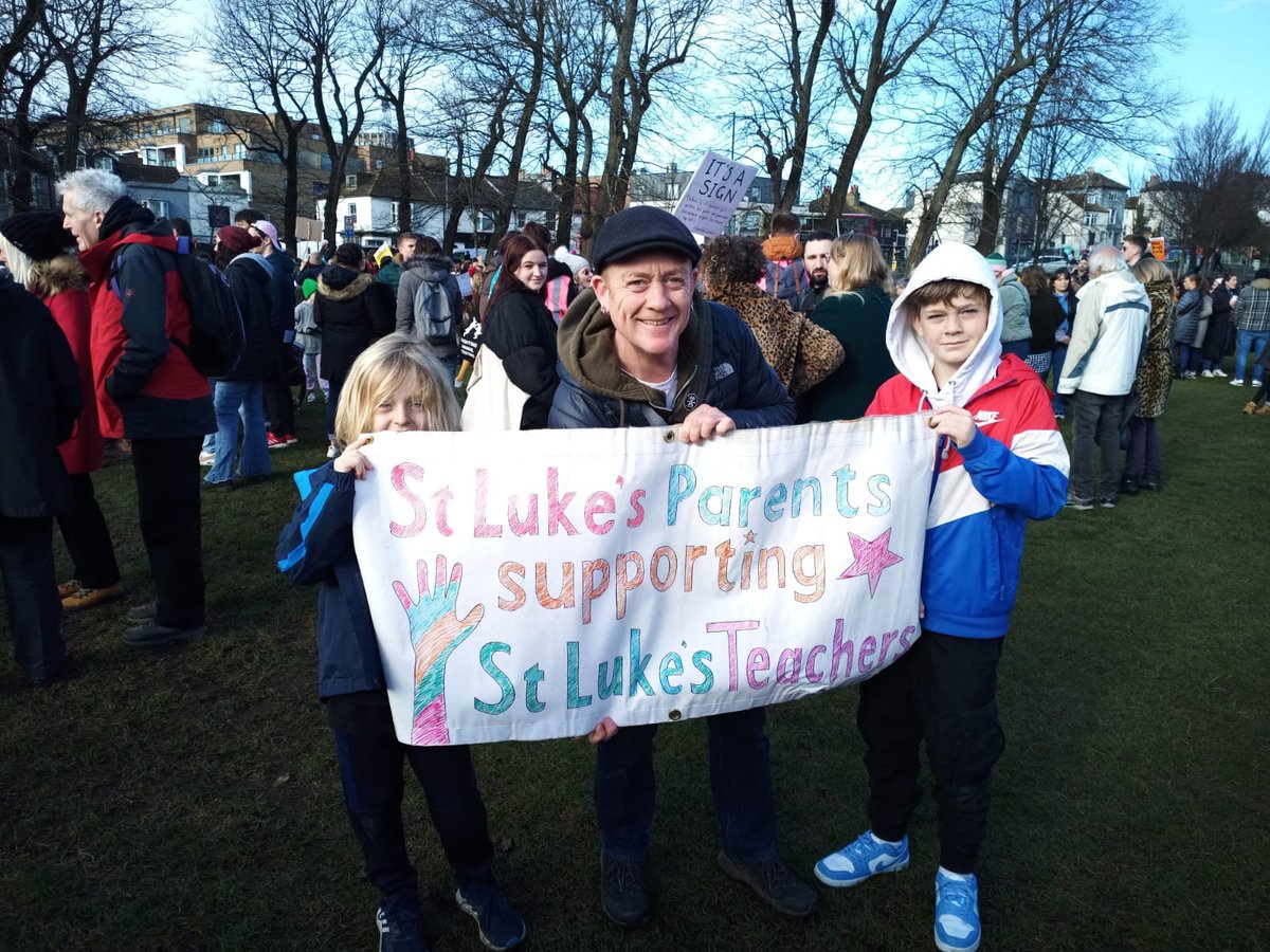 workersliberty's tweet photo. Leeds, Isle of Wight, Brighton, Glasgow.
#feb1strike #SaveOurSchools #ucustrikes #PCS https://t.co/gN6aqbrEQr