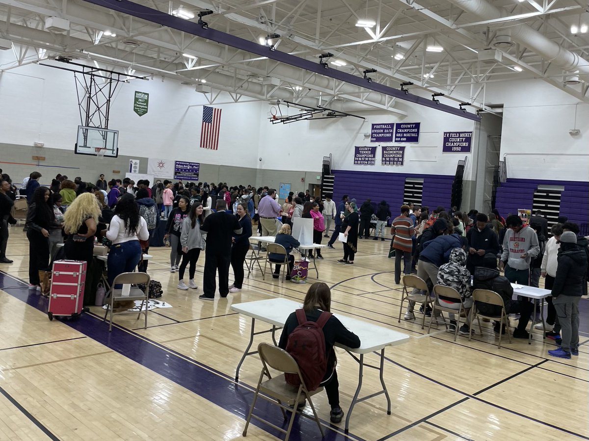 1st annual ⁦@PikesvilleHS⁩ Career Fair- over 18 tradeschools, organizations , and colleges- great job ⁦@PHSCouns⁩ - giving options! ⁦@KyriaJoseph⁩