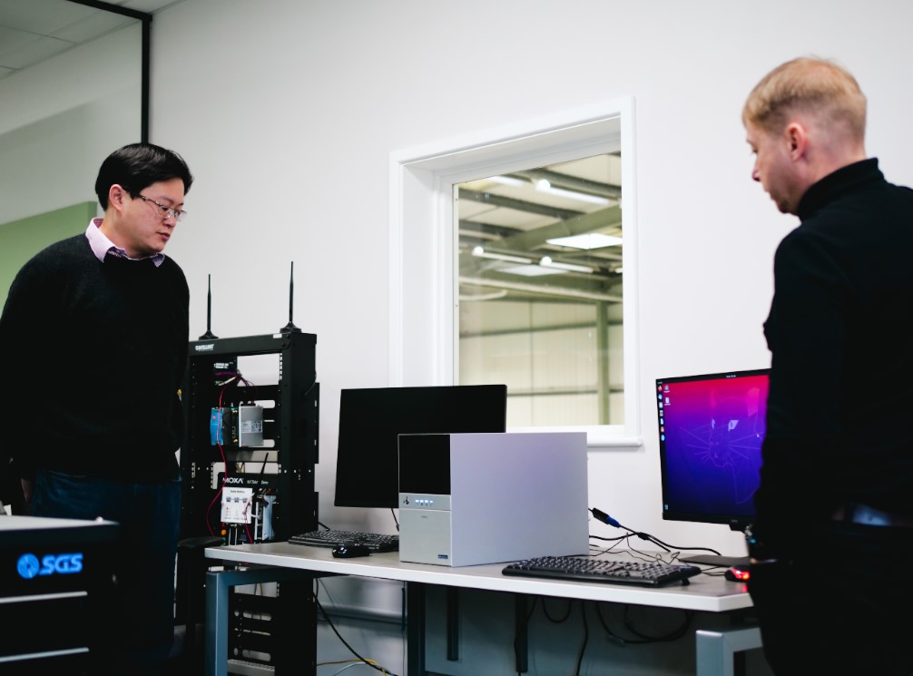 ImpulseEmbedded's tweet image. A very productive meeting last week with Bentley LO from our key partner @AllxonInc. Chris Durose, Our Head of Tech, was explaining how we integrate the Allxon OOB (out of band) module into our VELARack computers to give our customers the ability to access their systems remotely.