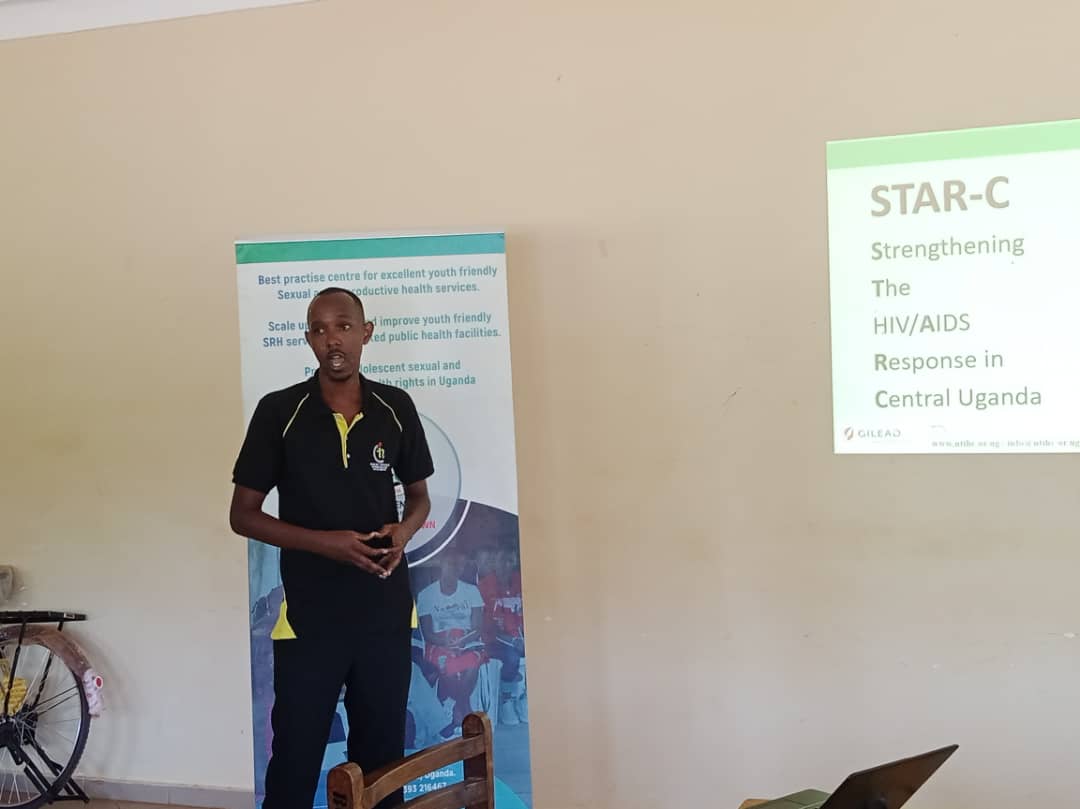 NaguruC's tweet photo. According to @SilasSimos Isabirye, the NTIHC's M&E Manager and STAR-C project coordinator, "The Star-C project aims to reduce HIV prevalence among key populations along the shores of Lake Victoria in Buikwe and Mukono districts."
#NTIHCUpdates | #STARCUG | #NTIHCstaff https://t.co/LBnE4BX4zK