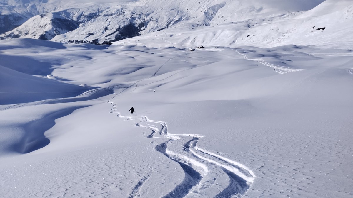 There's nothing quite like making tracks in the snow 😃#LesContamines #FreshTracks