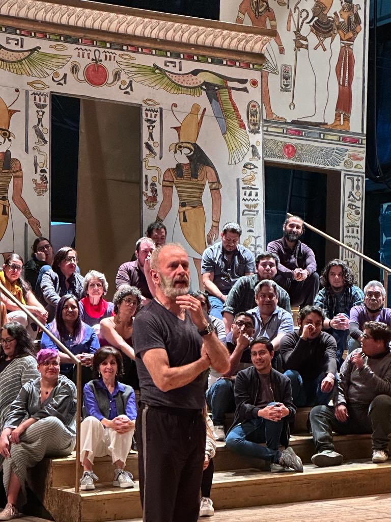 Segundo acto, seguimos con esta maravIllosa etíope. Tres funciones agotadas y no hemos terminado de montarla. #vvlaÓpera #vvVerdi #vvAida #teatroBicentenarioLeón